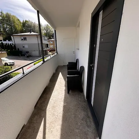 アパート Darius トゥズラ